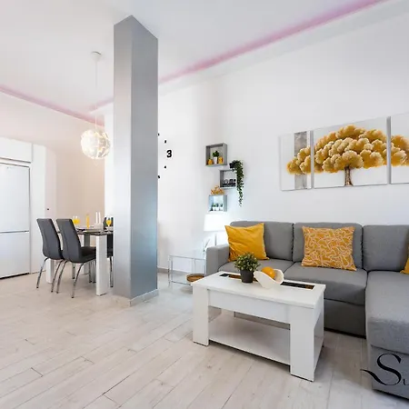 Location, 50m From The And Resaurants Appartamento Benalmádena